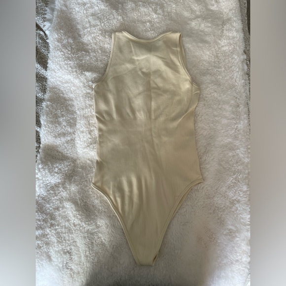 Amazon Beige Ribbed Bodysuit Size Medium - Picture 2 of 3